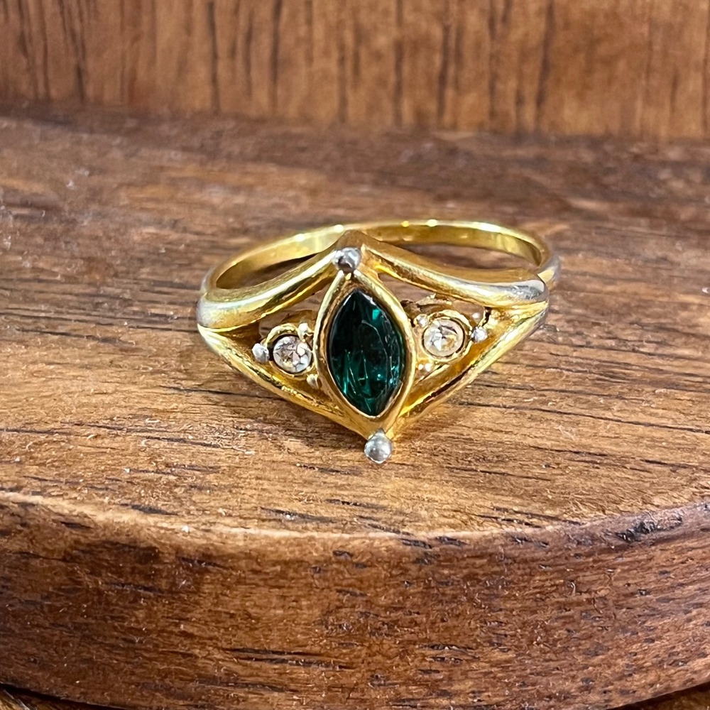 Vtg Avon Gold Tone Faux Emerald Marquise Rhinestone Cocktail Ring Size 9.5